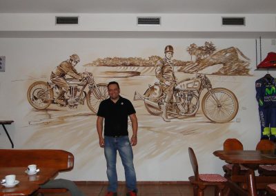 Malby motocyklů na zeď